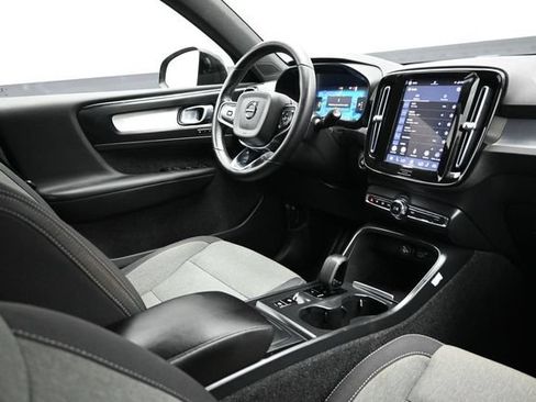 Used 2023 Volvo XC40 B5 Core w/ Convenience Package AWD/4WD image 18