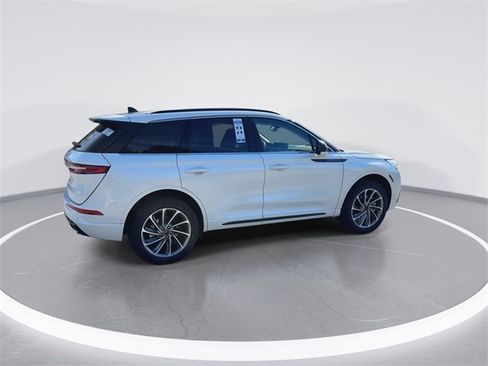 New 2026 Lincoln Corsair Grand Touring image 9