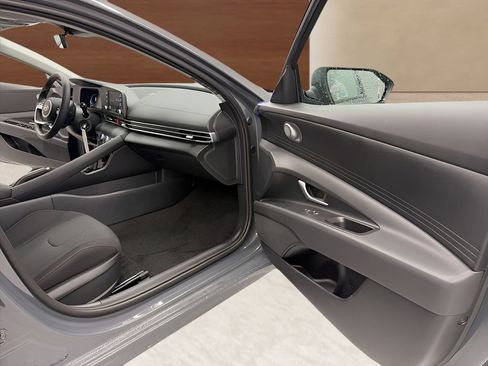 New 2026 Hyundai Elantra SE FWD image 16