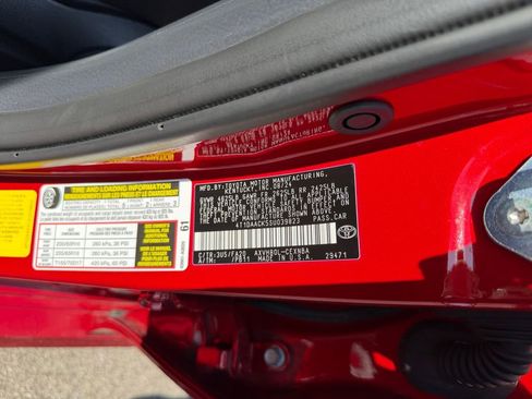 Used 2025 Toyota Camry LE image 30