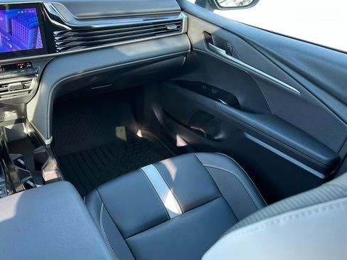 Used 2025 Toyota Camry SE w/ Multimedia Upgrade Package image 18