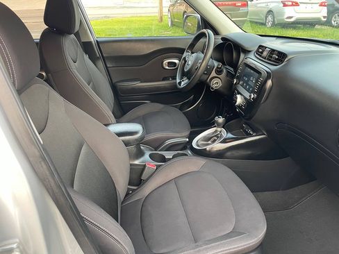 Used 2018 Kia Soul w/ Convenience Package FWD image 9