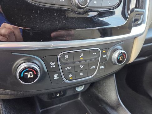 Used 2022 Chevrolet Traverse LS FWD image 16
