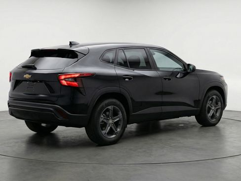 Used 2025 Chevrolet Blazer LT image 9