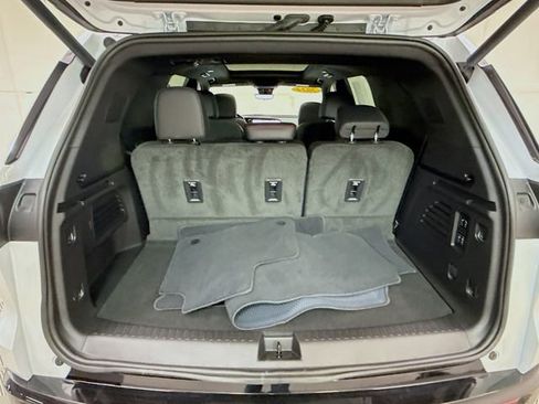 Used 2024 Chevrolet Traverse RS image 31
