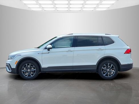 Used 2024 Volkswagen Tiguan SE FWD image 3