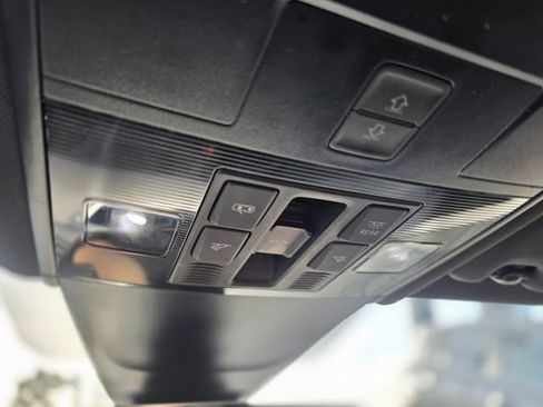 Used 2022 Volkswagen Tiguan SE R-Line FWD image 26