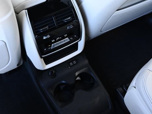 Certified 2024 BMW X7 M60i w/ Executive Package image 34