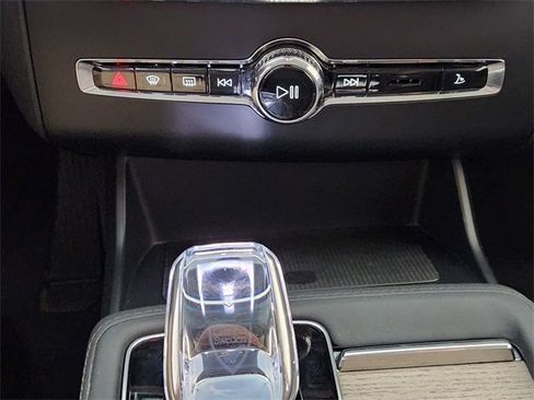 Used 2025 Volvo XC90 B5 Plus image 18