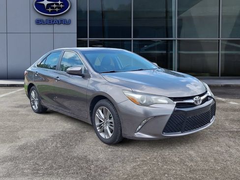 Used 2017 Toyota Camry SE FWD image 2