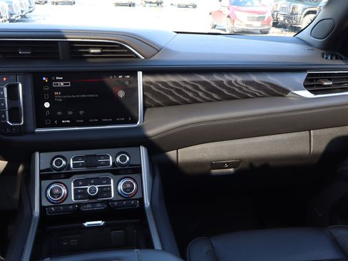 Certified 2022 GMC Yukon XL Denali w/ Denali Premium Package image 11