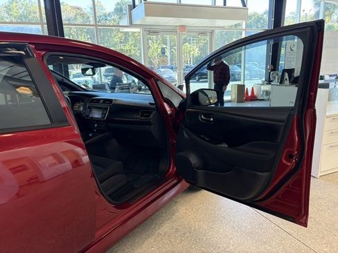 Used 2019 Nissan Leaf SV w/ SV Technology Package image 23