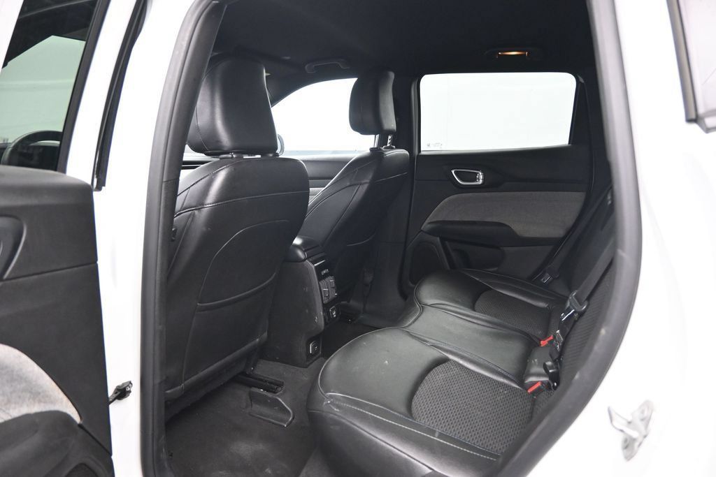 Used 2025 Jeep Compass Latitude AWD/4WD image 21