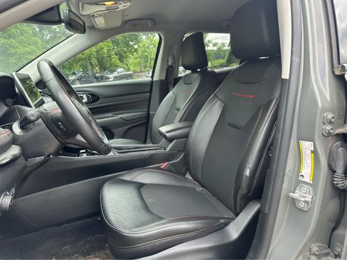 Used 2022 Jeep Compass Trailhawk w/ Trailhawk Convenience Group AWD/4WD image 9