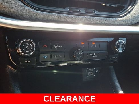 Used 2024 Jeep Compass Latitude AWD/4WD image 16