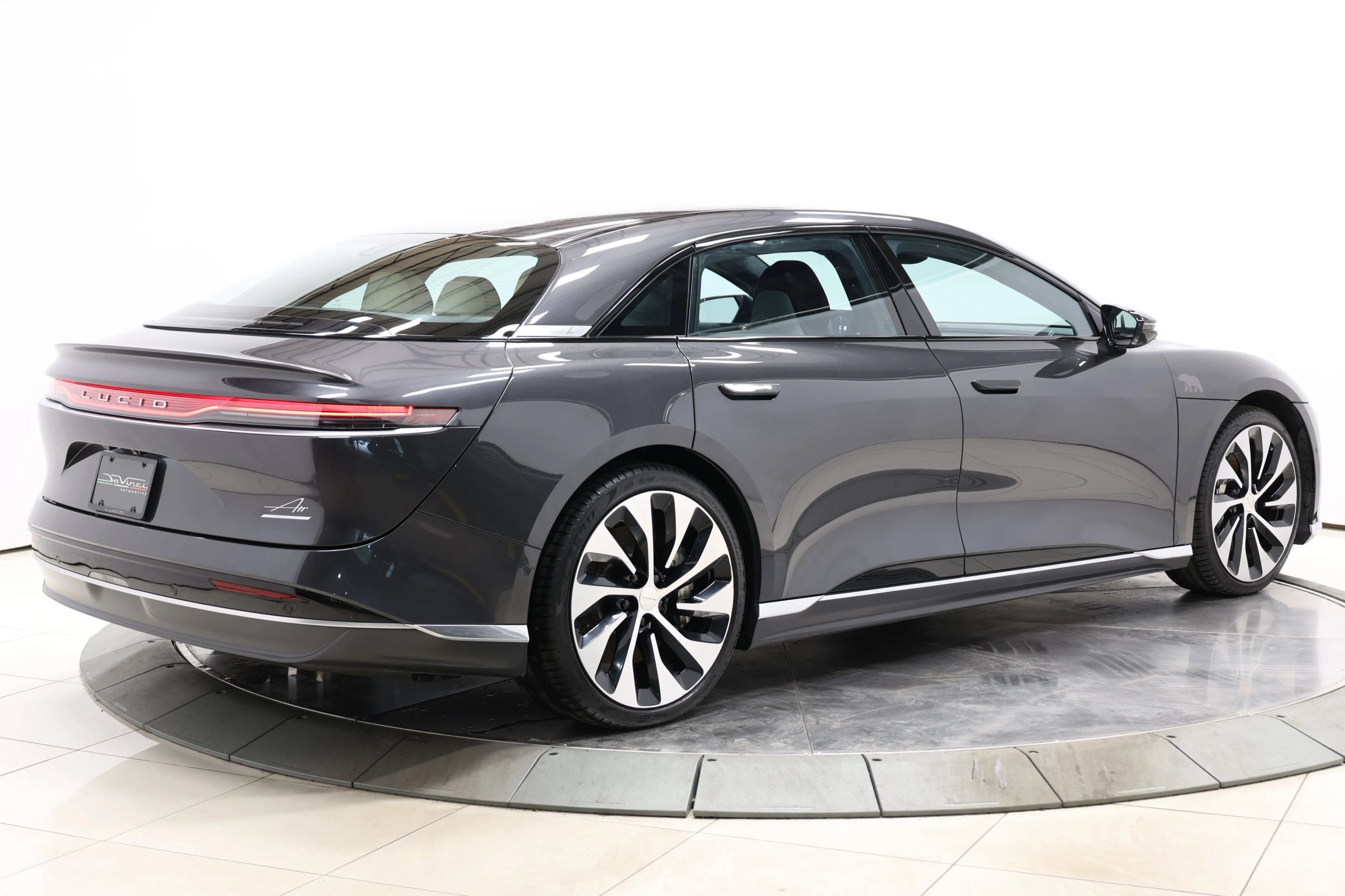 Used 2024 Lucid Air Touring AWD/4WD image 4