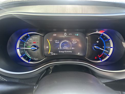 Used 2020 Chrysler Pacifica Limited w/ Advanced Safetytec Group FWD image 21