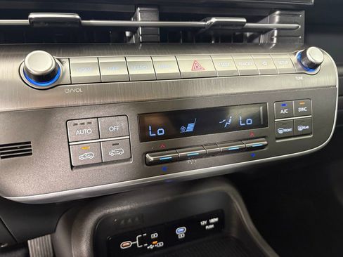 Used 2025 Hyundai Kona SEL FWD image 27