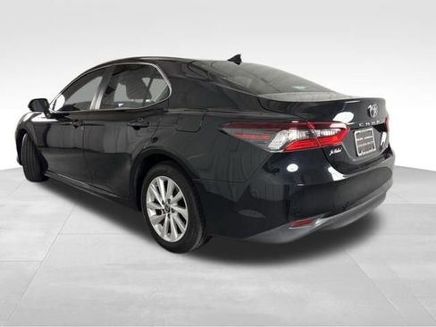 Used 2022 Toyota Camry LE image 5