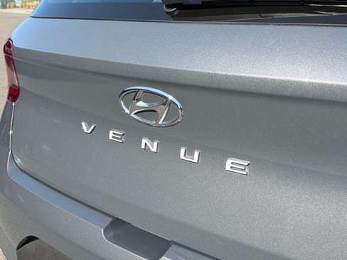 Used 2025 Hyundai Venue Limited FWD image 33