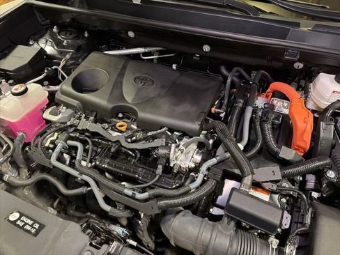 Used 2022 Toyota RAV4 XLE AWD/4WD image 21