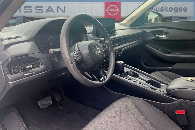 Used 2025 Honda Accord SE image 17