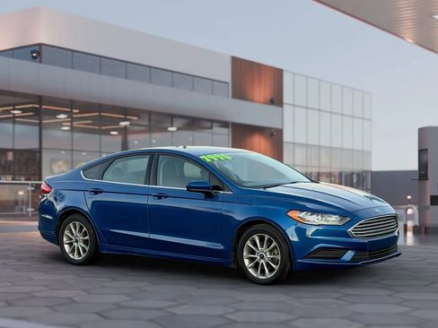 Used 2017 Ford Fusion SE w/ Fusion SE Technology Package FWD image 13