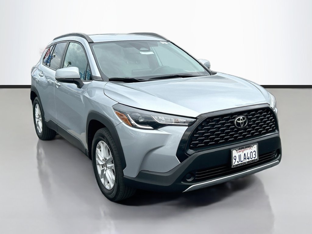 Used 2023 Toyota Corolla Cross LE FWD image 3