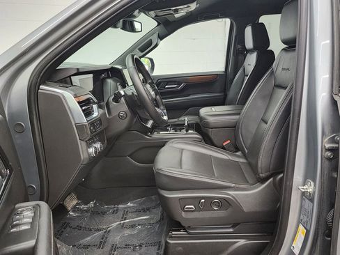Used 2025 GMC Yukon Denali AWD/4WD image 12