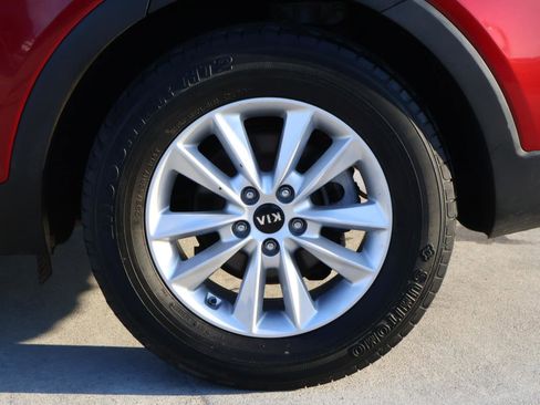 Used 2020 Kia Sorento LX image 7