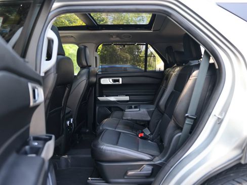 Certified 2023 Ford Explorer Limited w/ Limited Technology Package AWD/4WD image 19