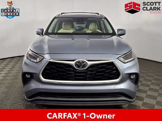 Used 2021 Toyota Highlander XLE FWD image 2
