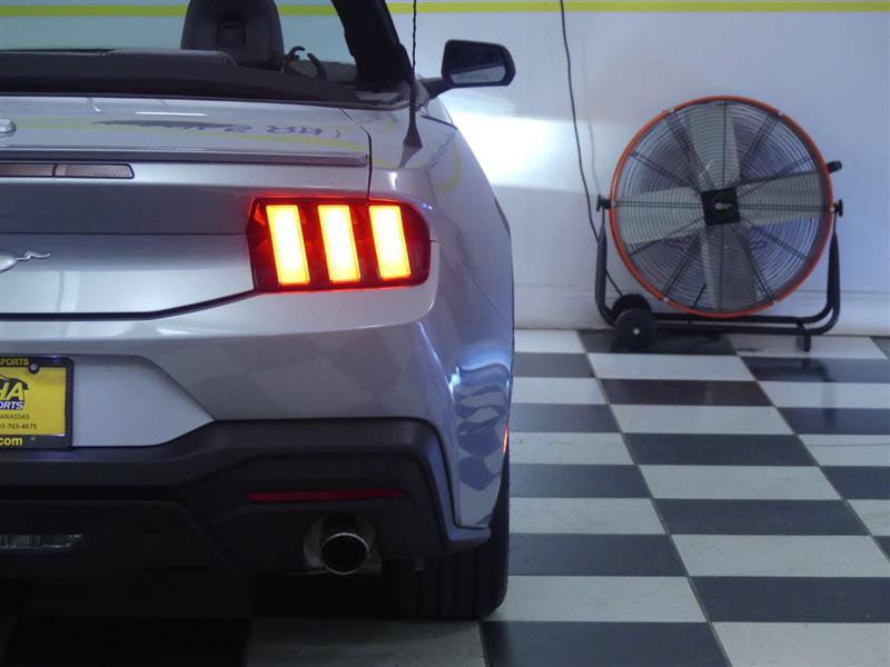 Used 2025 Ford Mustang Premium RWD image 29