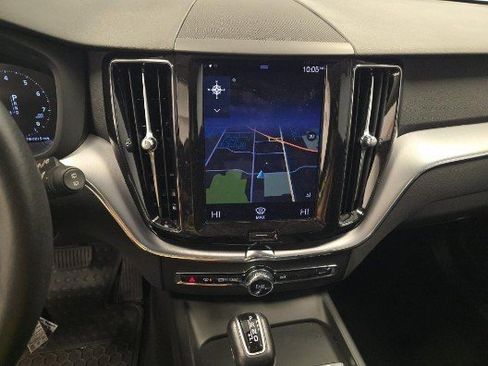 Used 2021 Volvo XC60 T5 Momentum w/ Advanced Package image 6