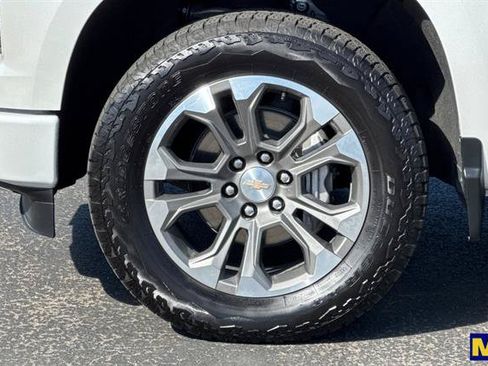 Used 2025 Chevrolet Silverado 1500 High Country w/ Technology Package AWD/4WD image 33