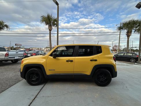 Used 2016 Jeep Renegade Sport image 2