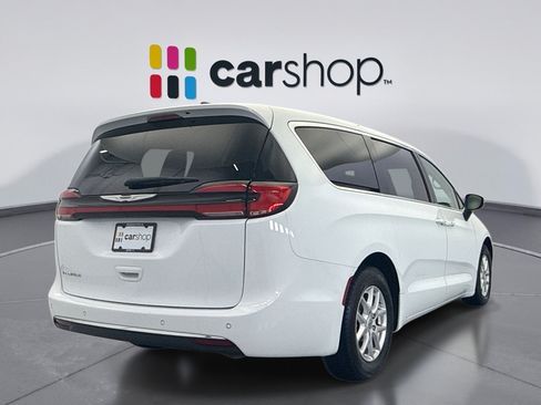 Used 2023 Chrysler Pacifica Touring-L FWD image 5