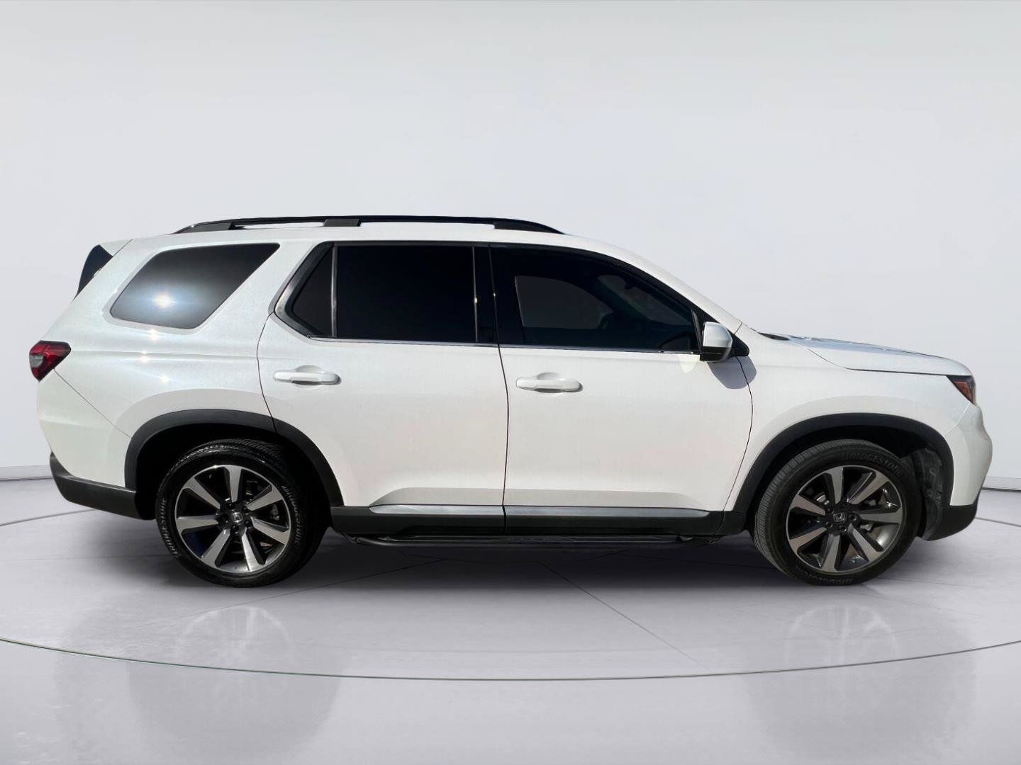 Used 2023 Honda Pilot Elite image 2