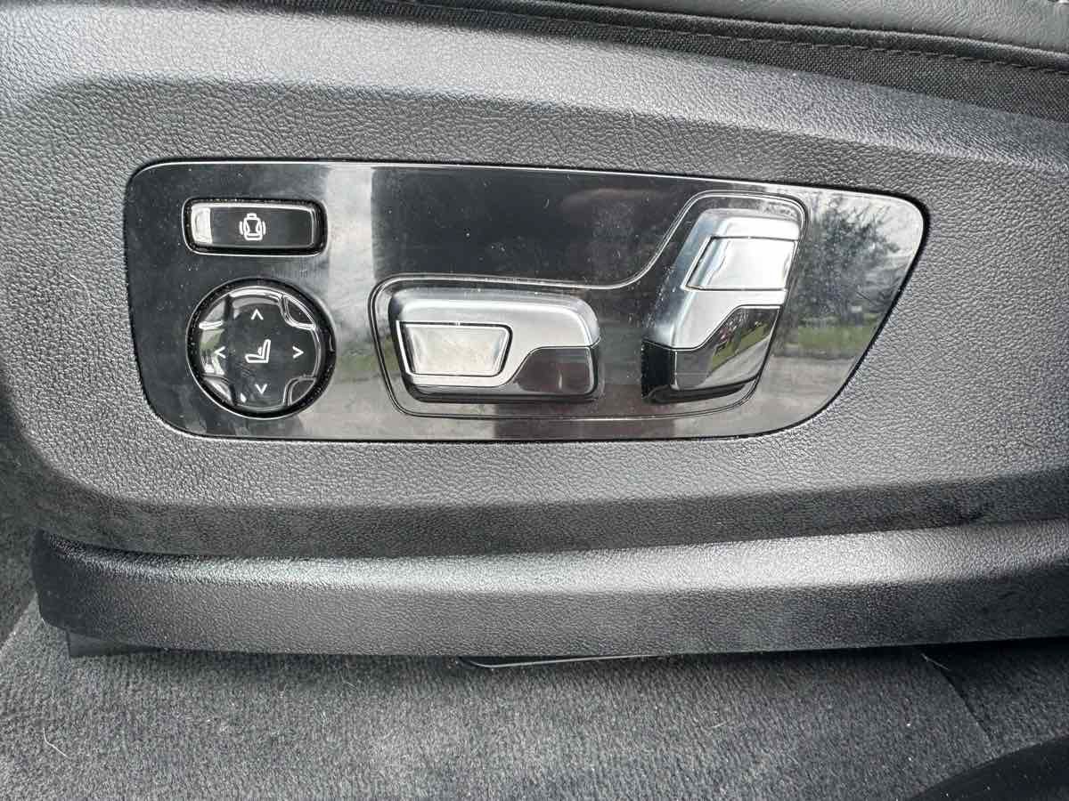 Used 2025 BMW X7 xDrive40i AWD/4WD image 17