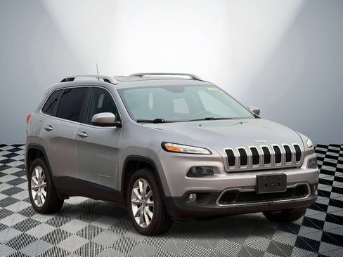 Used 2016 Jeep Cherokee Limited w/ Luxury Group AWD/4WD image 4