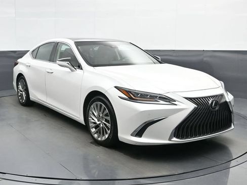 Used 2019 Lexus ES 350 Ultra Luxury w/ Accessory Package 2 FWD image 2
