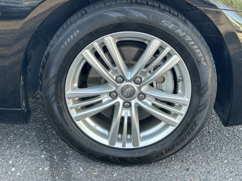 Used 2015 INFINITI Q40 w/ Moonroof Package RWD image 7