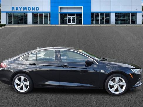 Used 2019 Buick Regal Preferred w/ Sights and Sounds Package image 2