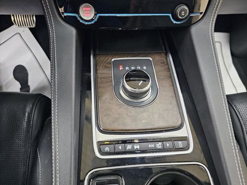 Used 2017 Jaguar F-PACE S AWD/4WD image 34