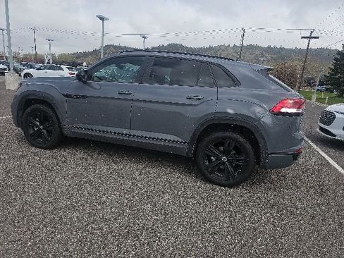 Used 2023 Volkswagen Atlas Cross Sport SEL R-Line AWD/4WD image 6