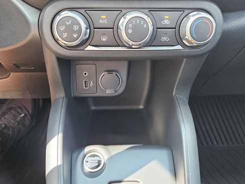 Used 2025 Nissan Kicks Play S image 10