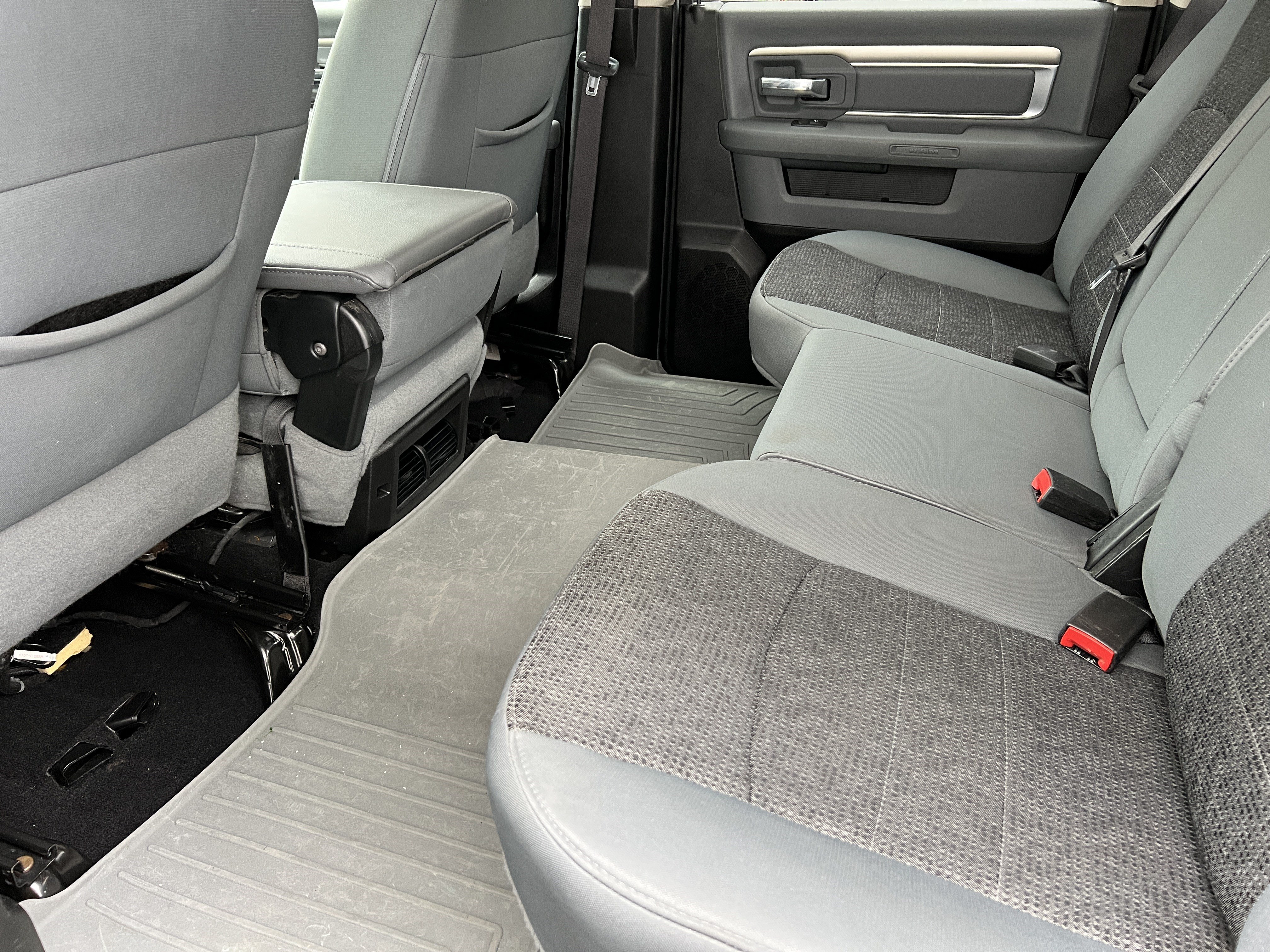 Used 2019 RAM 1500 Classic SLT w/ Luxury Group AWD/4WD image 17