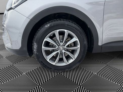 Used 2017 Hyundai Santa Fe SE image 9