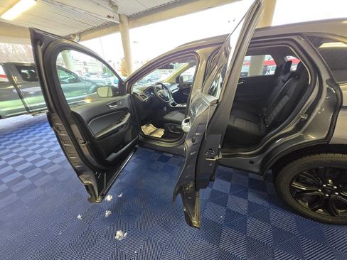 Used 2022 Ford Edge SE w/ Black Appearance Package image 23
