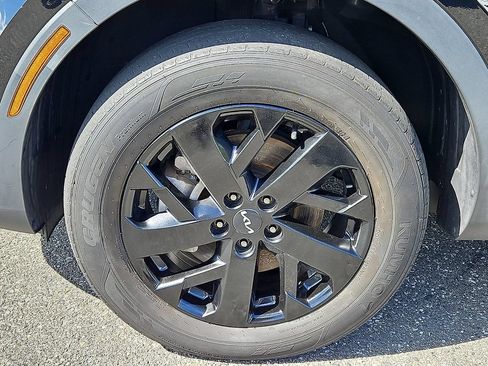 Certified 2023 Kia Sorento S w/ Panoramic Sunroof Package AWD/4WD image 8